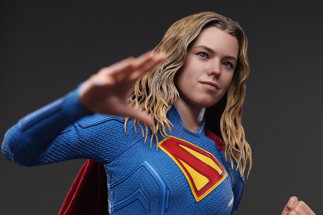 Hot Toys Supergirl 1/6 Scale Figure Fully Revealed with Krypto Collectible Set